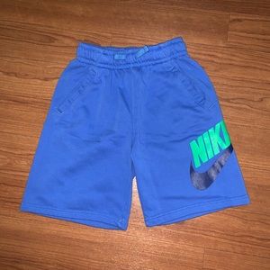Boy’s NIKE shirts - Size L